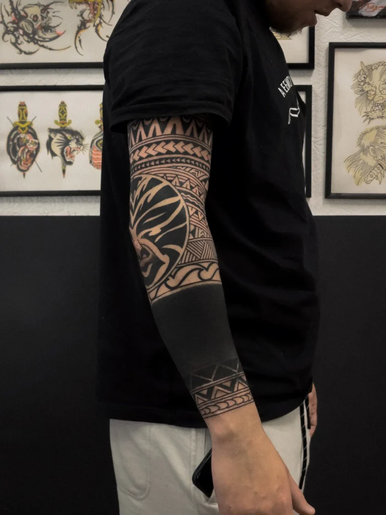 Полинезийская татуировка рукав — тату Дмитров, студия Nichrome Tattoo