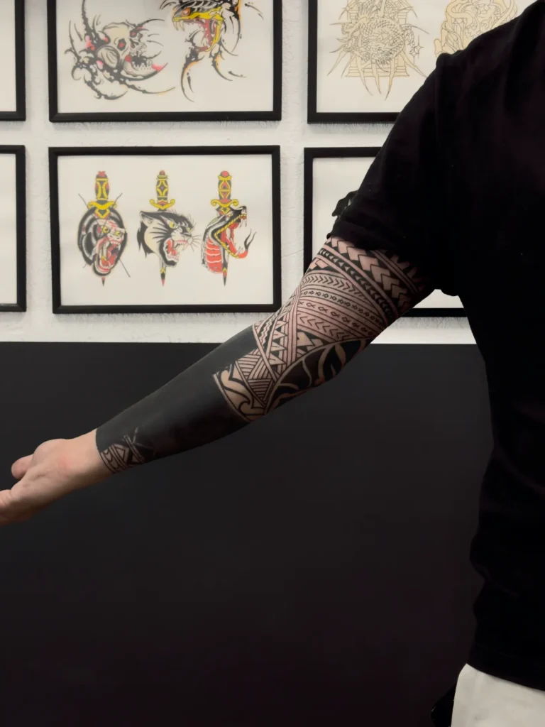 Полинезийская татуировка рукав — тату Дмитров, студия Nichrome Tattoo